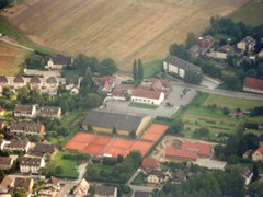 Milse, Tennisplatz Mhlenweg. Die Tennispltze wurden mittlerweile bebaut. Wir wohnten dort von 1993-98 ungefhr in der Mitte des Bildes.